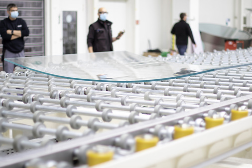 Ab Frühsommer startet sedak mit einem neuen Ofen zur Produktion von zylindrisch gebogenem ESG in Überlängen.