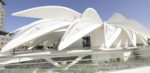 Der wie ein Falke im Flug geformte Pavillon erzählt die Geschichte der VAE. - © Foto: Joe Sassine / Expo 2020 Dubai
