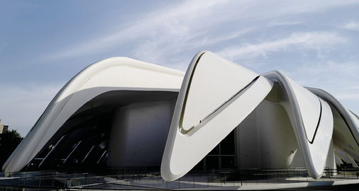 Die geschlossenen Paneele schützen auch vor heftigen Sandstürmen.