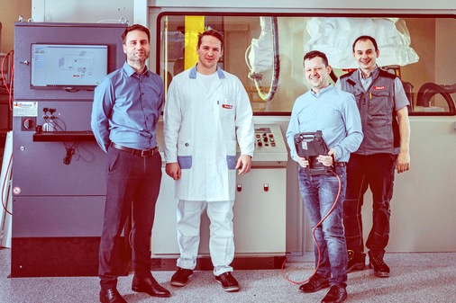 Ein engagiertes Adler-Team sorgte für eine problemlose Umsetzung dieses Projekts: Stefan Sollhard (Einkauf), Dominique Schwaiger, Matthias Stötzel (Anwendungstechnik), Matthias Sponring (Betriebstechnik, v.li.).