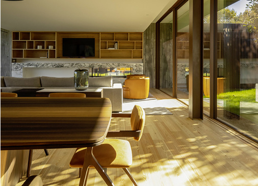 Das System ah!38 verfügt über zahlreiche Formate, z. B. horizontale und vertikale Schiebeelemente, Pivot Türen, und Dreh-Kipp Fenster. 