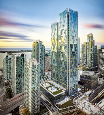 Die hoch in den Himmel aufragenden Glastürme ­prägen mit ihren speziellen Fassaden die Skyline des kanadischen Wirtschaftszentrums Toronto.