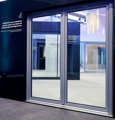 Das Highlight der WOW ist sicherlich die Präsentation von Artevo, der spektakulären Weiterentwicklung des Geneo-Profils mit der Rau-Fipro-X Verstärkung im PVC-Material.