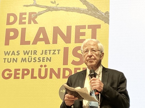 Was wir jetzt tun müssen, um die Kurve in Sachen Klimawende noch einigermaßen zu bekommen? Hier gab der bekannte Fernseh-Journalist Dr. Franz Alt gute Tipps für die Branche.