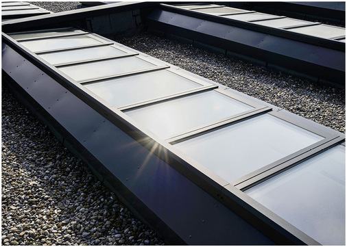 Insgesamt 282 Module der Velux Modular Skylights ­belichten Foyer und zwei der Schwimmbecken.