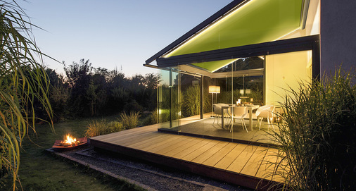 Die Unterglasbeschattung Climara W10 zeigt sich beim Kaltdach vor allem in Bezug auf Windbelastungen als absolut wetterunabhängige Variante.