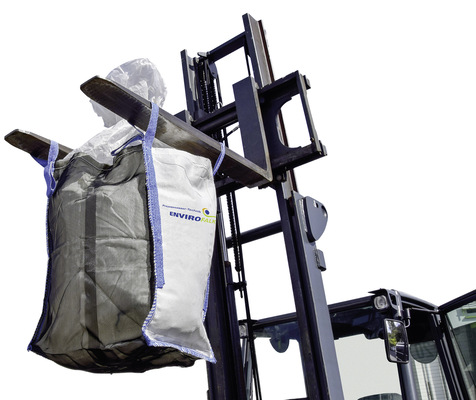 Der volle EnviModex Filtersack lässt sich einfach han﻿dhaben.