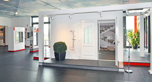 Die Fenster- und Türenausstellung in Meldorf erstrahlt jetzt im neuen Glanz und einem etwas anderen Konzept.