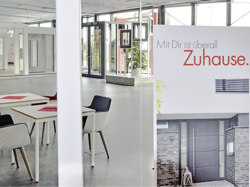 Aldra hat an dem Marktplatz-Konzept festgehalten. Die Ausstellung soll auch ein zentraler Treffpunkt sowohl für Kunden als auch für Mitarbeiter sein.