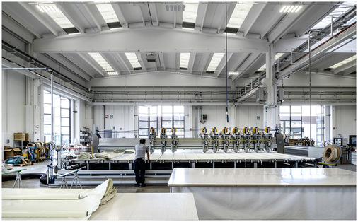 Auch die ­textile ­Fertigung ist auf ­einen ­großen Durchsatz ­ausgelegt.