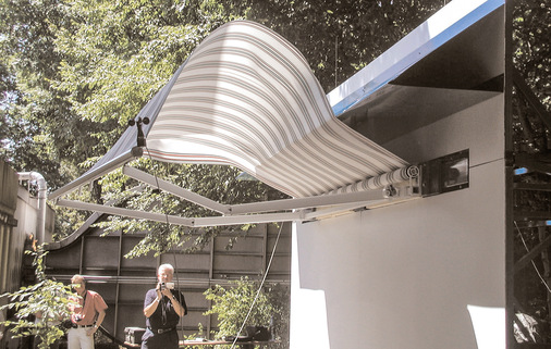 Schon 2003 beschäftigte sich die R+S Branche ausgiebig mit Windkanalversuchen zur Ermittlung des α-Wertes durch die dynamischen Bewegungen von Markisen.