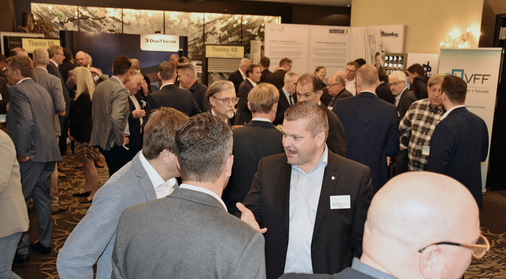 Es gab genügend Kaffeepausen zwischen den Programmpunkten, so dass alle genug Möglichkeiten erhielten, ihr Netzwerk zu pflegen und zu erweitern.