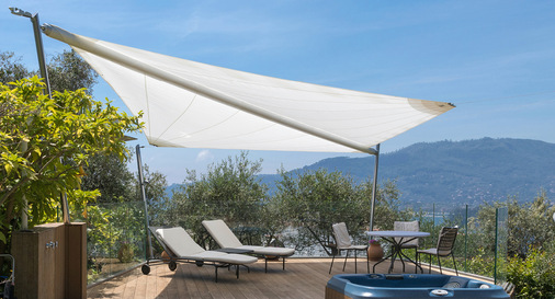 Kheope schafft schattige Bereich für Entspannung, die simpel aber funktional gestaltet sind und hohen Komfort in allen Situationen bieten. 