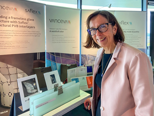 Sicherheitsgläser, wie am Eastman Stand gezeigt, ­werden künftig im Fassadenbau noch mehr nachgefragt.
