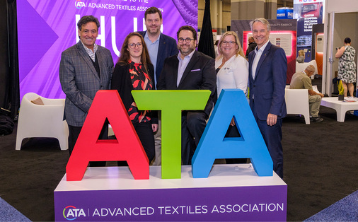 Phil McKay (Geschäftsführer, Messe Stuttgart Inc.), Manuela Keller (Managerin Messe- und Eventleitung, Messe Stuttgart), Sebastian Schmid (Mitglied der Geschäftsleitung, Messe Stuttgart), Steve Schiffman (Geschäftsführer, IFAI / ATA), Amy Collins (Director Sales & Marketing, IFAI / ATA), Roland Bleinroth (Geschäftsführer, Messe Stuttgart) (v.l.)