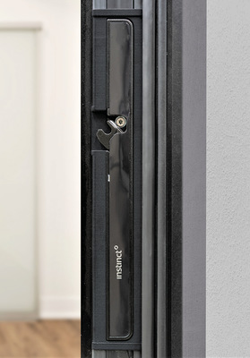 Der Verschluss mit pferdekopfförmiger Verriegelung im Rahmen.