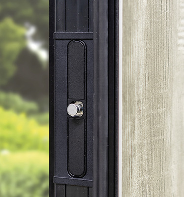 Dreidimensional verstellbares Schließteil im Türflügel.