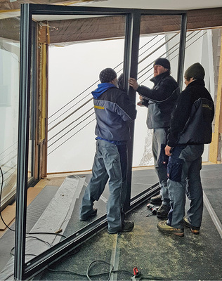 Die Firma MarStein GmbH baute die ­Alu-Fenster- und Türenelemente ein.