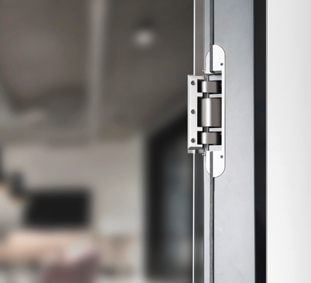 Die minimalistische Größe der 
Tectus Glas Beschläge für Ganzglas­türen ermöglichen pro Paar 
einen Belastungswert bis 100 kg.