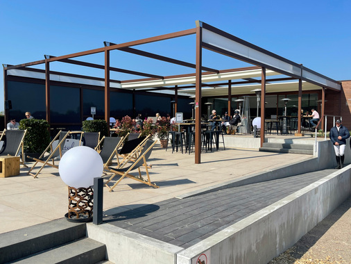  „What You See Is What You Get“ lautet bei Reiterhof Hetzel das Motto. Die Pergotenda B-Space mit 12 m x 17,88 m weicht nur in Nuancen von der Visualisierung ab. 