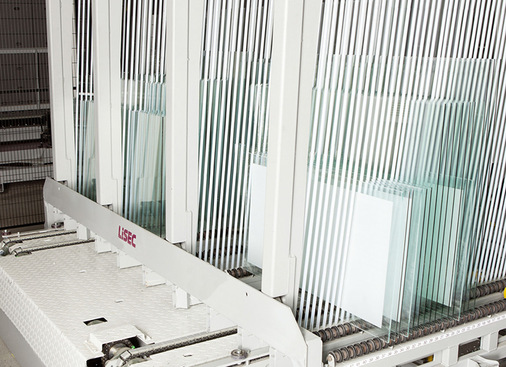 Im automatisierten Produktionslauf erlaubt die Software autofab individuelles Be- und Entladen des Puffer﻿s. 