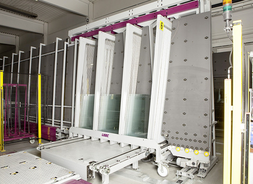 Hier wird der mobile Sortierpuffer zur Unterstützung der Bearbeitungs-Linie eingesetzt.