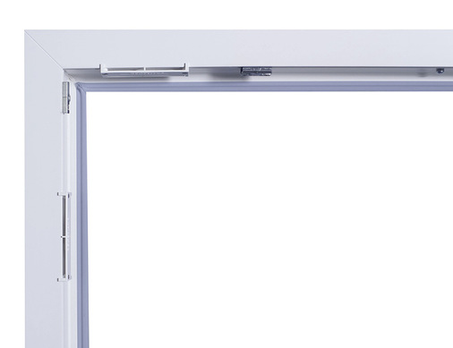 Feuchtigkeit, Schadstoffe und Gerüche werden mit einem Fensterlüfter, in diesem Fall das Lüftungs­system FFL von Regel-air, zuverlässig aus den Innen­räumen abtransportiert. - © Foto: Regel-air
