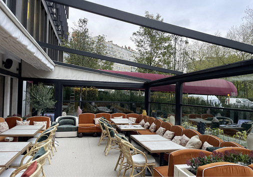 Die perfekte Terrasse: 2 Palladia’s, 3 Klimaanlagen (heizen/kühlen) und seitlicher Wind- und Regenschutz.