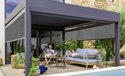 Ein besonderer Ausstellungsbereich am Soltis Truck wird sich dem Thema Sonnenschutz für Outdoor Living Lösungen widmen, wie z.B. ZIP-Screens mit Soltis Veozip.