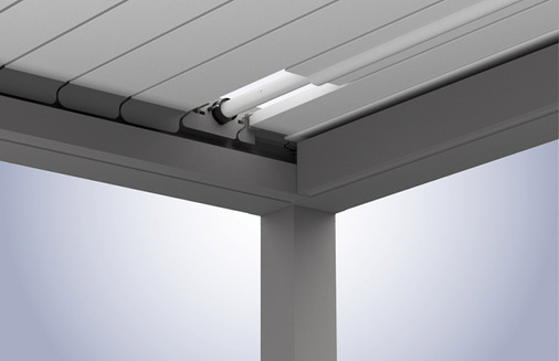 Die Statiklamelle mit leistungsfähigem Rohrmotor ist gut erreichbar für Montage und Wartung.