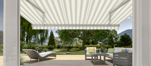 Digital nahe an der Realität visualisiert, bekommt der Kunde eine Vorschau auf die zukünftige Optik seiner Markise, hier z.B. das semi-transparente Twilight Comfort als Volant in einer mediterranen Umgebung.