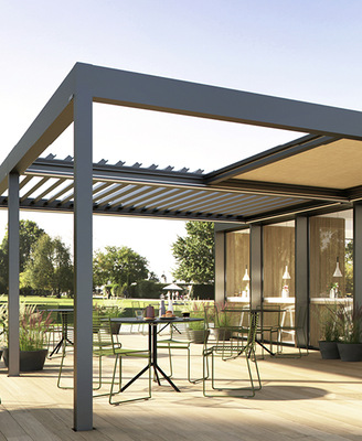 Das Lamellendach Lamaxa L50 Tex bietet einen Stoffvorhang in verschiedenen Ausführungen.