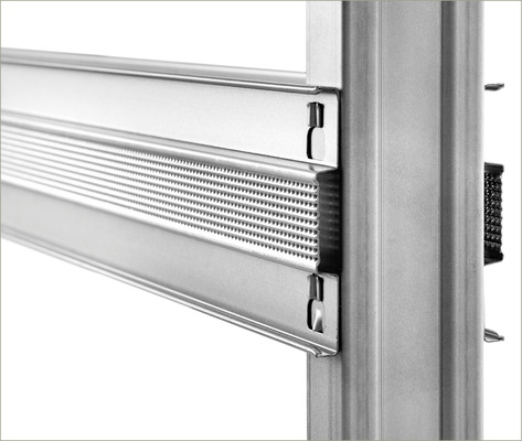 Die neue Mikro­perforierung der Quer­profile ­von Unico Plus verleiht dem ­Schiebetürkasten ­eine ­gesteigerte ­Robustheit sowie ­eine erhöhte ­Stabilität.