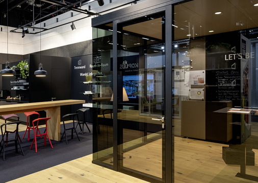 Hier ein Prototyp einer Strähle Trennwand mit Holz