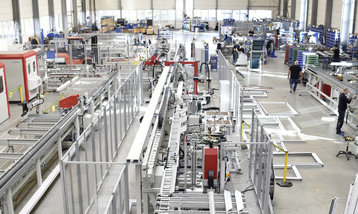  Blick in die Montagehallen für die Stabbearbeitung