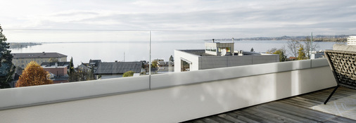 G﻿las Marte zeigt auf der BAU zudem Absturzsicherungen aus Glas, die sich auf oder an bestehenden (Beton-)Brüstungen montieren lassen.
