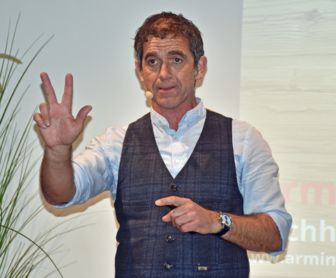 Der Speaker, Trainer und Coach Armin Leinen ruft mit dem Slogan „Rock dein Handwerk“ dazu auf, Kundenbegeisterung zu leben und die Markenentwicklung erfolgreich und nachhaltig umzusetzen.