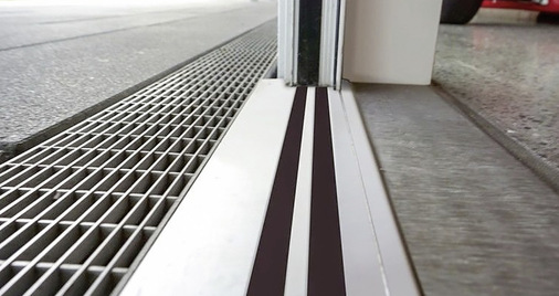 Schiebetüren mit Nullschwelle stellen das ­Optimum in Sachen Barriere­freiheit dar.