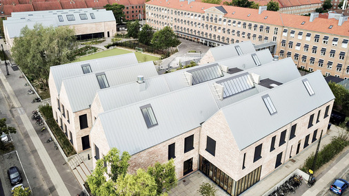 Der verbesserte Zugang zu Tageslicht und Frischluft durch die Oberlichter wirkte sich laut Schulleiter Kristoffer Gregerson positiv auf die Schüler aus.