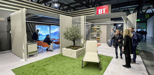Die BT Group stellte unter anderem seine bioklimatische Pergola R608 Pergorsky aus Aluminium mit einem Ganzglassystem zum Schieben vor, das außerhalb der Struktur für einen angenehmen „Glashaus-Effekt“ positioniert wird.