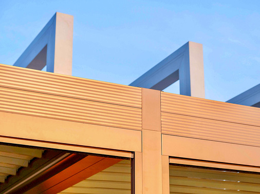 Das Tragwerk besteht aus Aluminiumprofilen sind mit Elementen aus Aluminiumdruckguss verbunden.