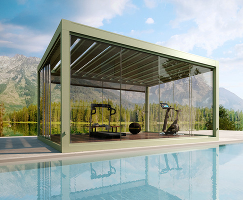 Carrera kann sowohl freistehend als auch an der Wand montiert ­werden und lässt sich mit sprachgesteuerten Hausautomations­systemen oder konventionellen Steuerungen bewegen. 