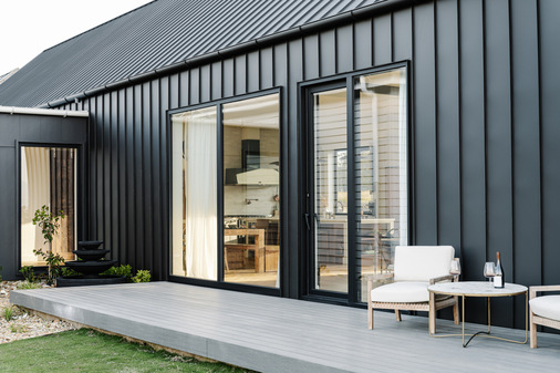 bei smart-slide neo wird die Dichtung bereits ab Werk eingezogen, sodass beim Verarbeiter keine manuelle Bearbeitung mehr