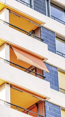 Rund 300 Gelenkarm-Markisen von Warema schützen die Loggien vor zu starker Sonneneinstrahlung.