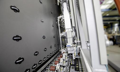 Durch die Datenanalyse können ISO-Hersteller ihre Produktion überwachen und Qualitäts-Abweichungen identifizieren, bis hin zur Paketstärken-Toleranz von Isolierglas-Einheiten sowie der Setzgenauigkeit der Abstandhalter.