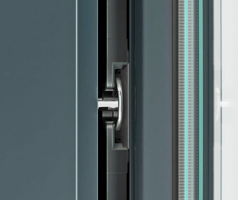 Hochwertige Ausführung: Der RC2-taugliche Mittelverschluss und die in eine Schließleiste integrierbaren Schließteile kombinieren Sicherheit und Design.