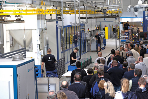 Betriebsbesichtigung Pulverbeschichtigung 
beim Event zum 125-jährigen Geburtstag und Einweihung des neuen Hauptsitzes in Hagenbach