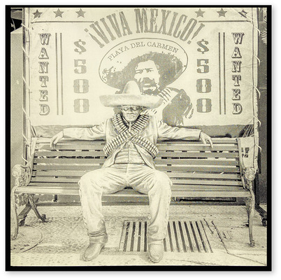 Die gelaserte Scheibe mit Western-Motiv wirkt wie ein frühes Schwarz-Weiß-Foto. 