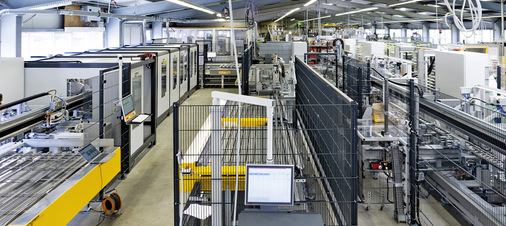 Blick in die PVC-Produktion bei Putz. Im Vordergrund das vollautomatische Bearbeitungszentrum.