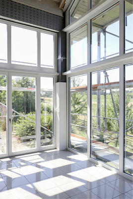 Schön zu sehen: Das maßgefertigte EPS-Säulen­dämmelement umschließt die ­Säule und deckt auch noch ­einen Teil des Holz­profils mit ab.